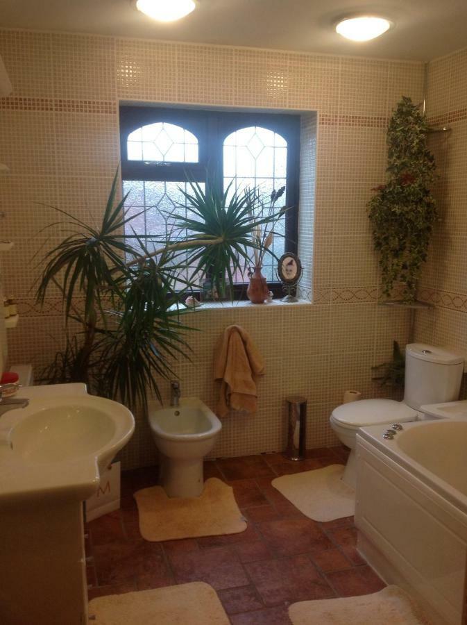 The Cedars House B&B Нанитон Екстериор снимка
